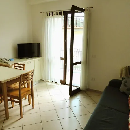 アパートホテル Vacanze アッチャロリ