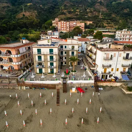 Acciaroli Vacanze 4*